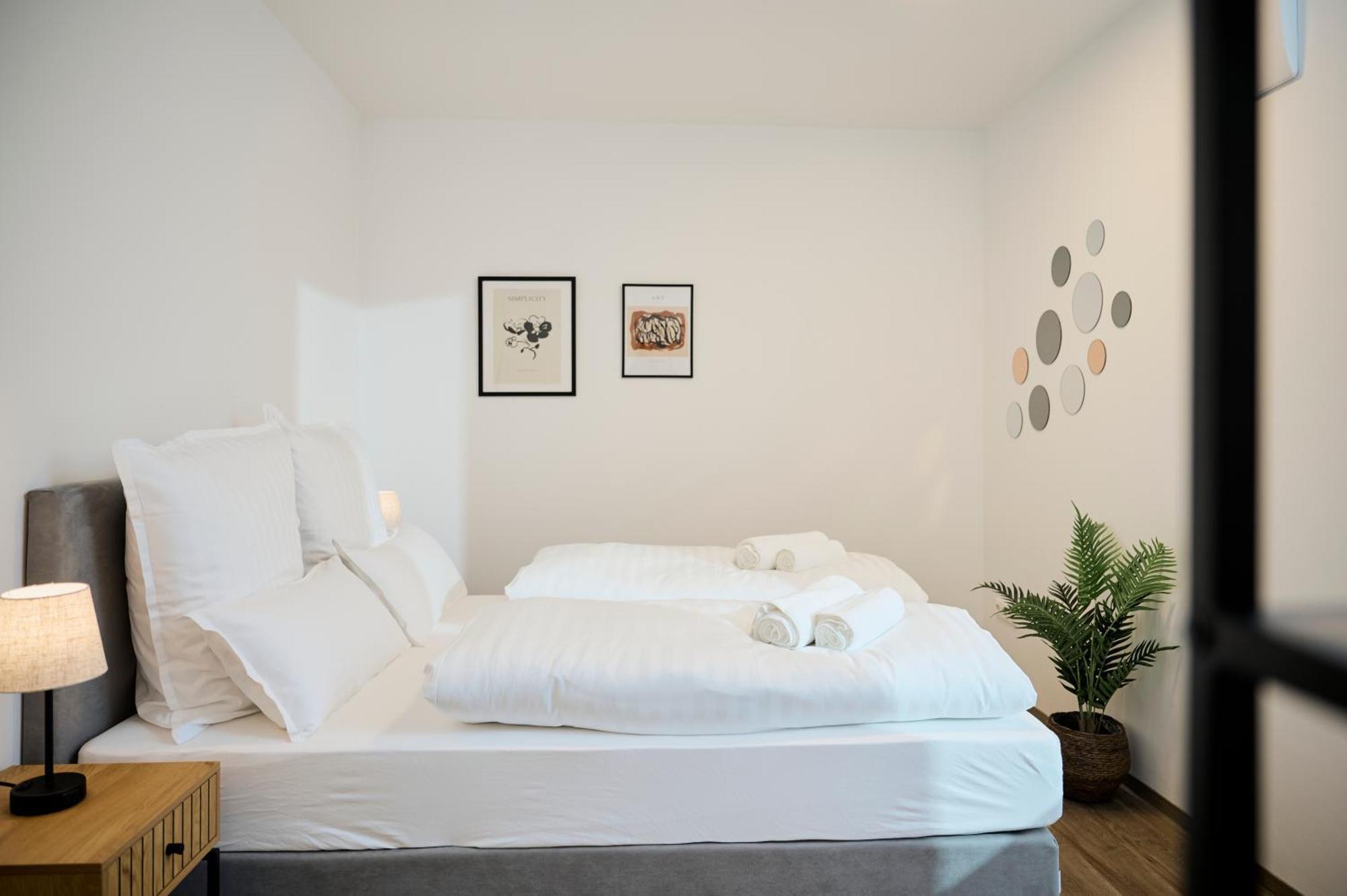 Moderne Apartments Mit Highspeed-Wlan Und Gratis-Tiefgarage Ihr Perfekter Rueckzugsort Nahe Dem Zentrum Und Der Therme I Barrierearm Бад Кисинген Екстериор снимка